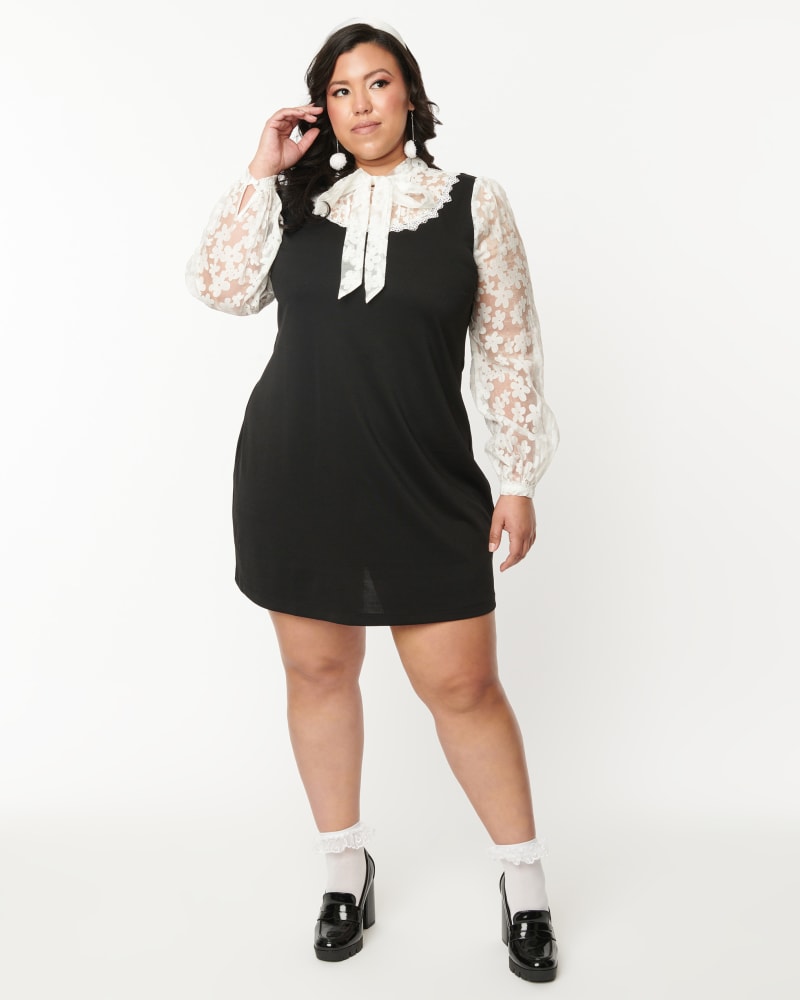 Front of a model wearing a size 2X Smak Parlour Plus Size Black & White Floral Bow Neck Shift Dress in Black & White by Smak Parlour. | dia_product_style_image_id:332102